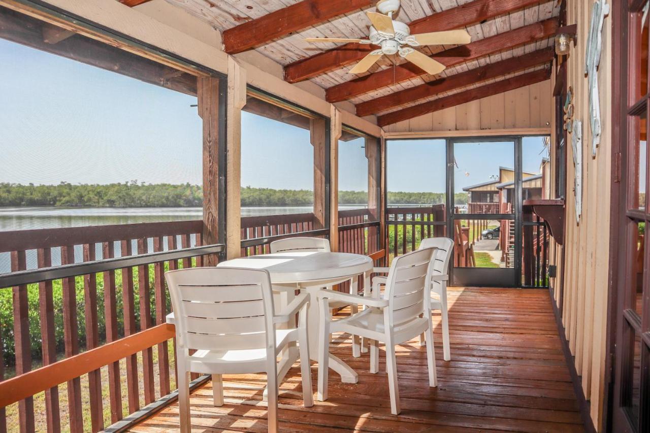 River Wilderness Waterfront Cabins Эверглейдс-Сити Экстерьер фото