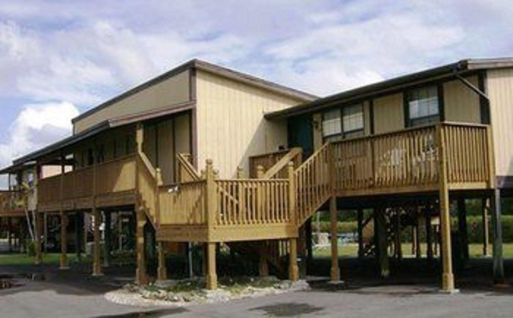 River Wilderness Waterfront Cabins Эверглейдс-Сити Экстерьер фото