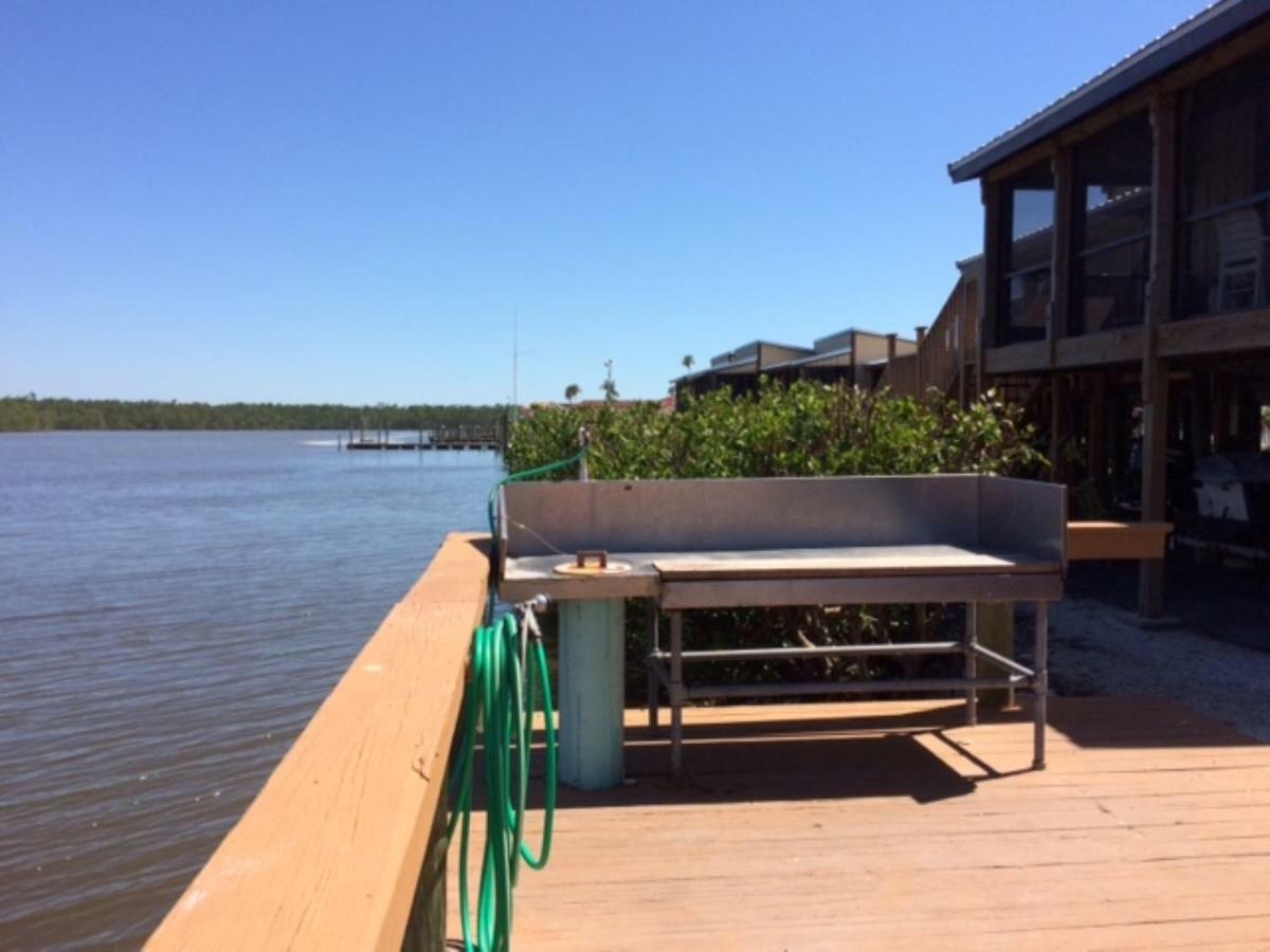 River Wilderness Waterfront Cabins Эверглейдс-Сити Экстерьер фото